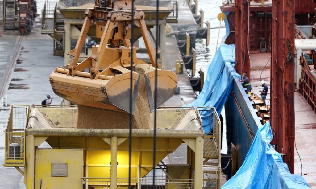 2020-12-04t162620z_1035784794_rc2ggk91v1j1_rtrmadp_3_brazil-soybeans-imports_1