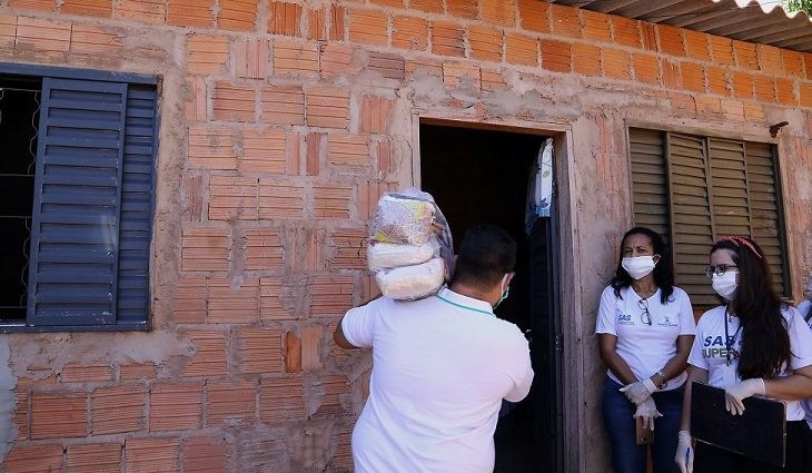 Entrega-de-cestas-basicas-no-Estrela-do-Sul-Foto-Edemir-Rodrigues-768x425-730x425-1