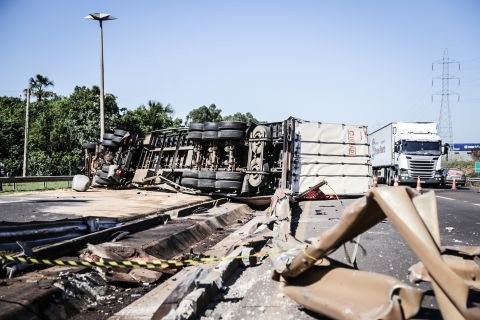 caminhao_tombada_widelg