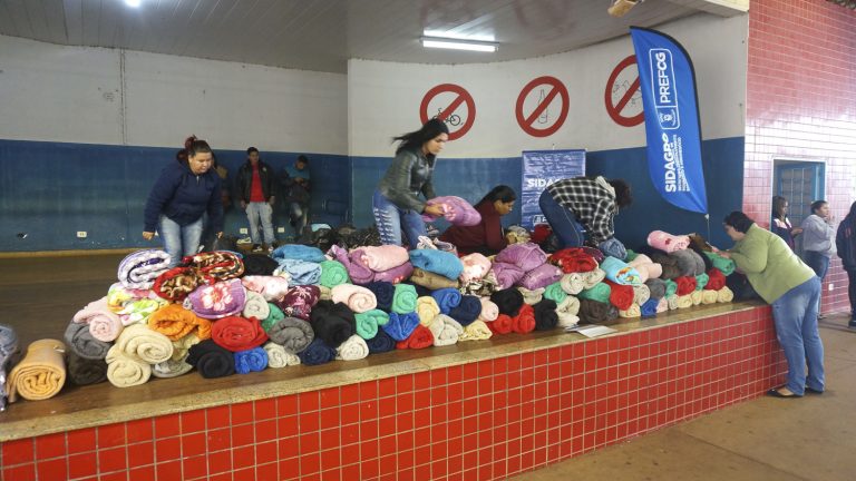 230718_ENTREGA-DE-450-COBERTORES-JARDIM-VIDA-NOVA_FAC_ROBERTO-AJALA-2-2-1-768x432