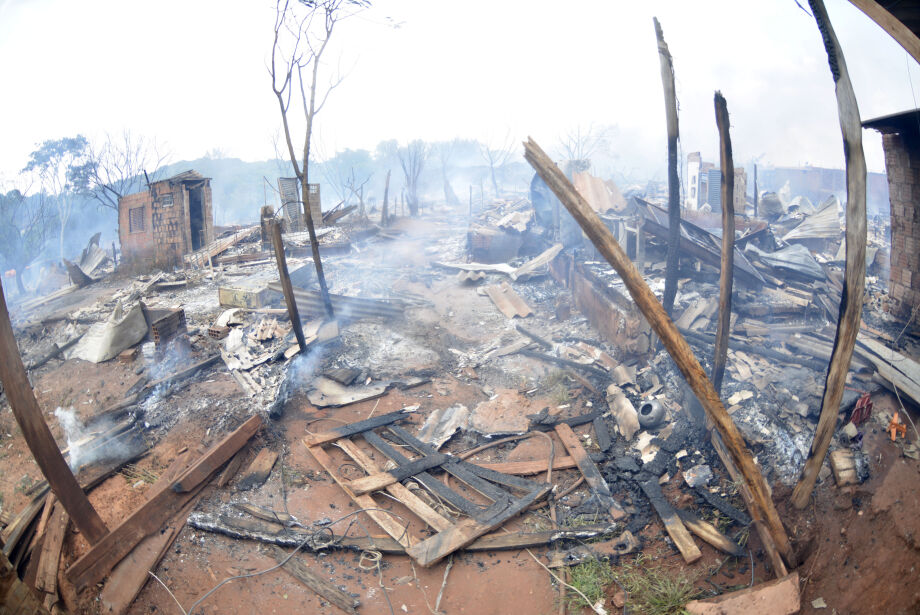 02-1123-0265-incendia-favela-mandela-mv (2)