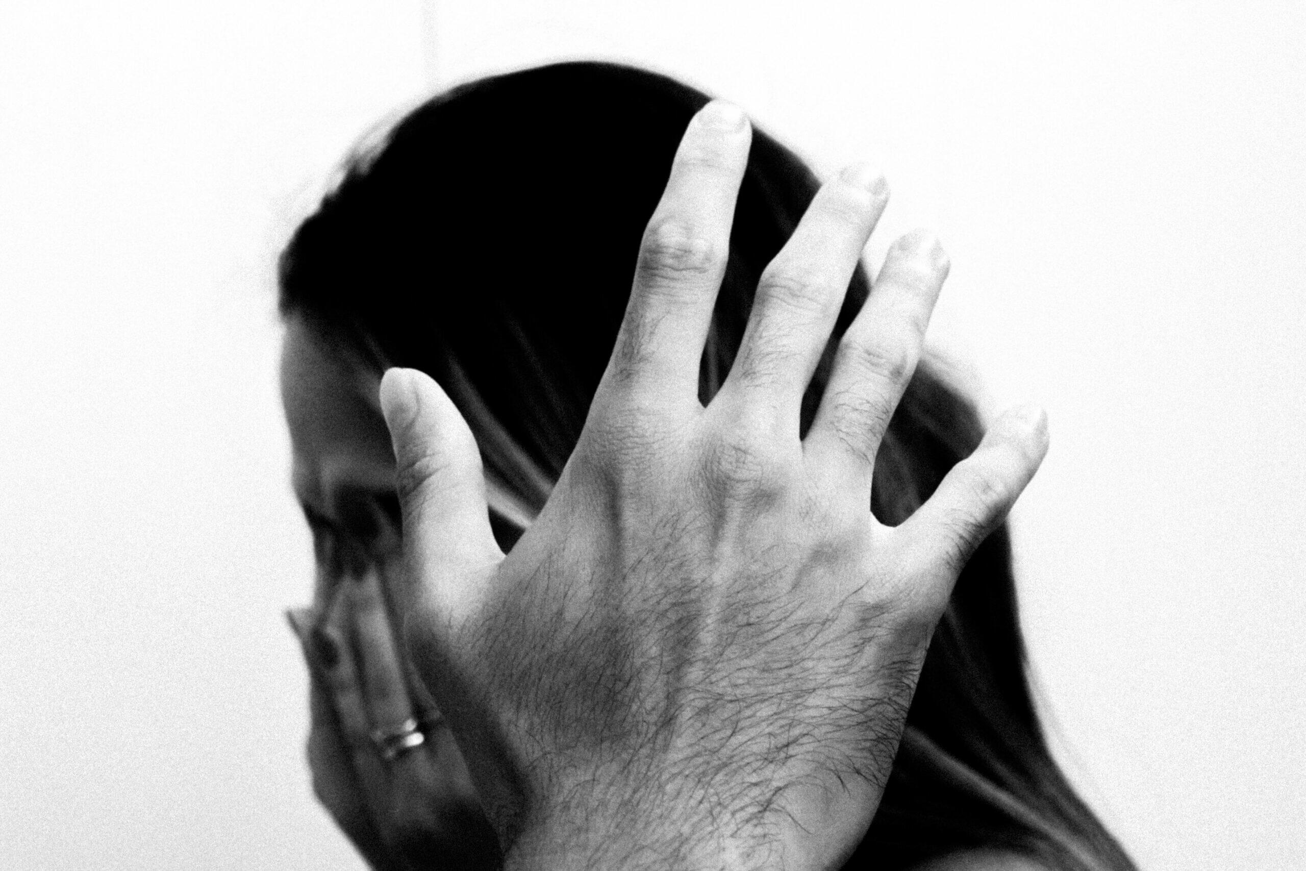 Ilustrativas-Violencia-Domestica-Ana-Laura-Menegat-5-scaled (1)