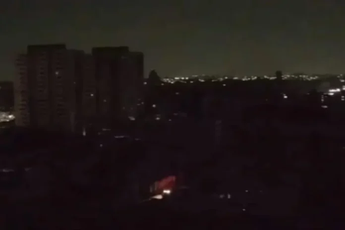 Imagens-de-satelite-mostram-antes-e-depois-de-apagao-em-Sao-Paulo-1024x683