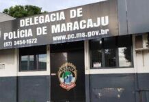 Motociclista morre após colidir com caminhão estacionado