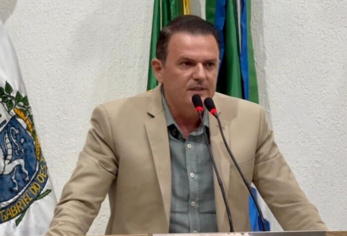 Evandro-Tribuna-maio-704x1024