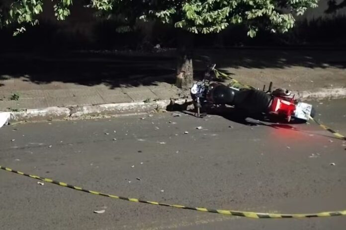 motociclista-morreu-apos-bater-em-arvore-na-rua-santana-em-campo-grande-foto