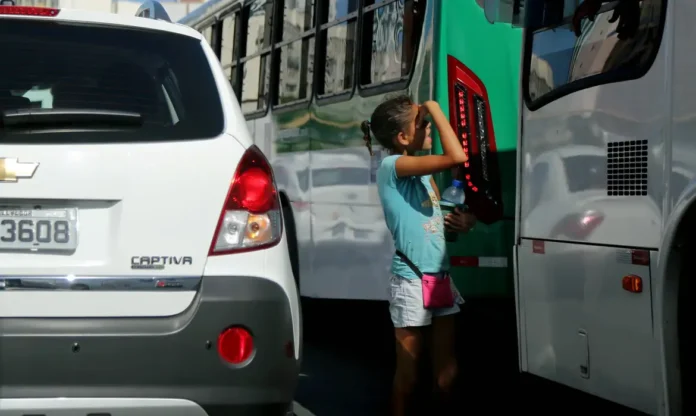 criança carros